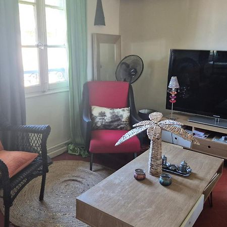 Appartamento Un Nid Sur Les Toits Face Au Palais Des Papes Avignone Esterno foto